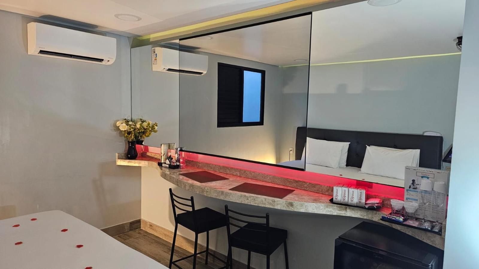 A2 Suites - Hotel E Motel Нуклео-Бандейранти Экстерьер фото